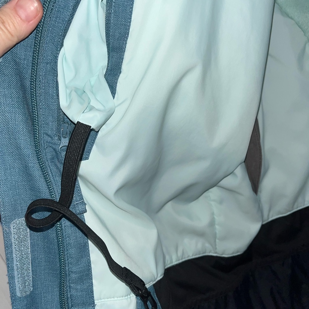L.L. Bean Women’s Teal Performance Jacket - Picture 6 of 16